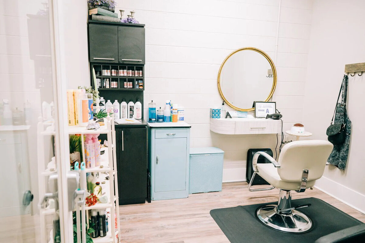 Dark-toned hair suite with pendant lights and LED mirror
